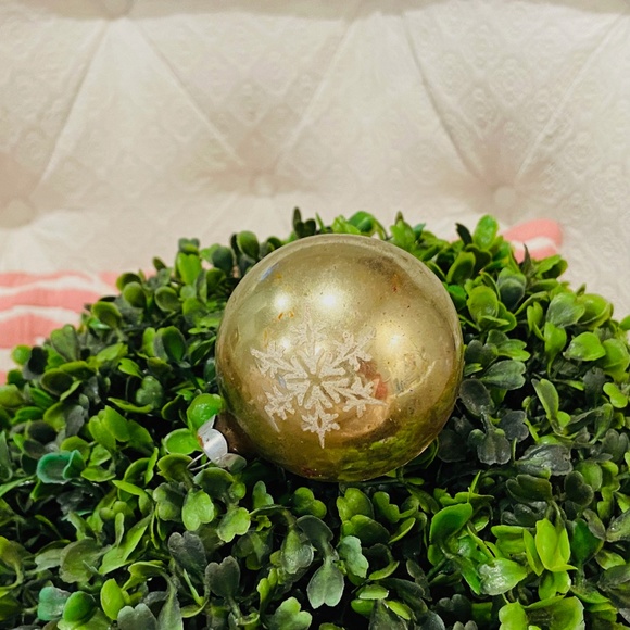 N14-Rare Vintage Green & White 1970's Snowflake Glass Christmas Ornament - Picture 4 of 12